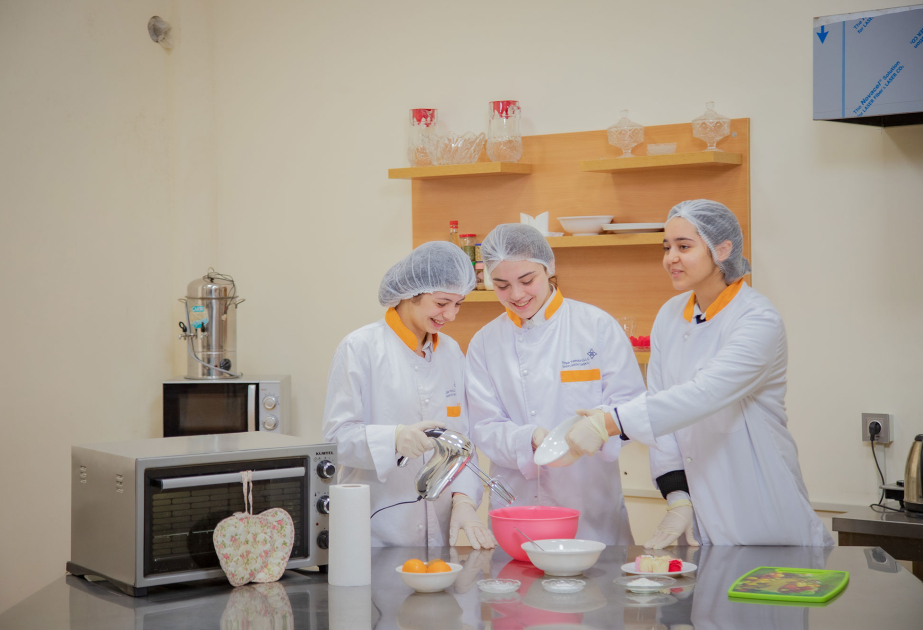 10 minə yaxın qadın peşə təhsili alacaq – Rekord say 