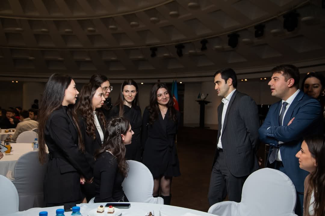 “2022-2028 Dövlət Proqramı məzunları ilə şəbəkələşmə görüşü” tədbiri keçirilib