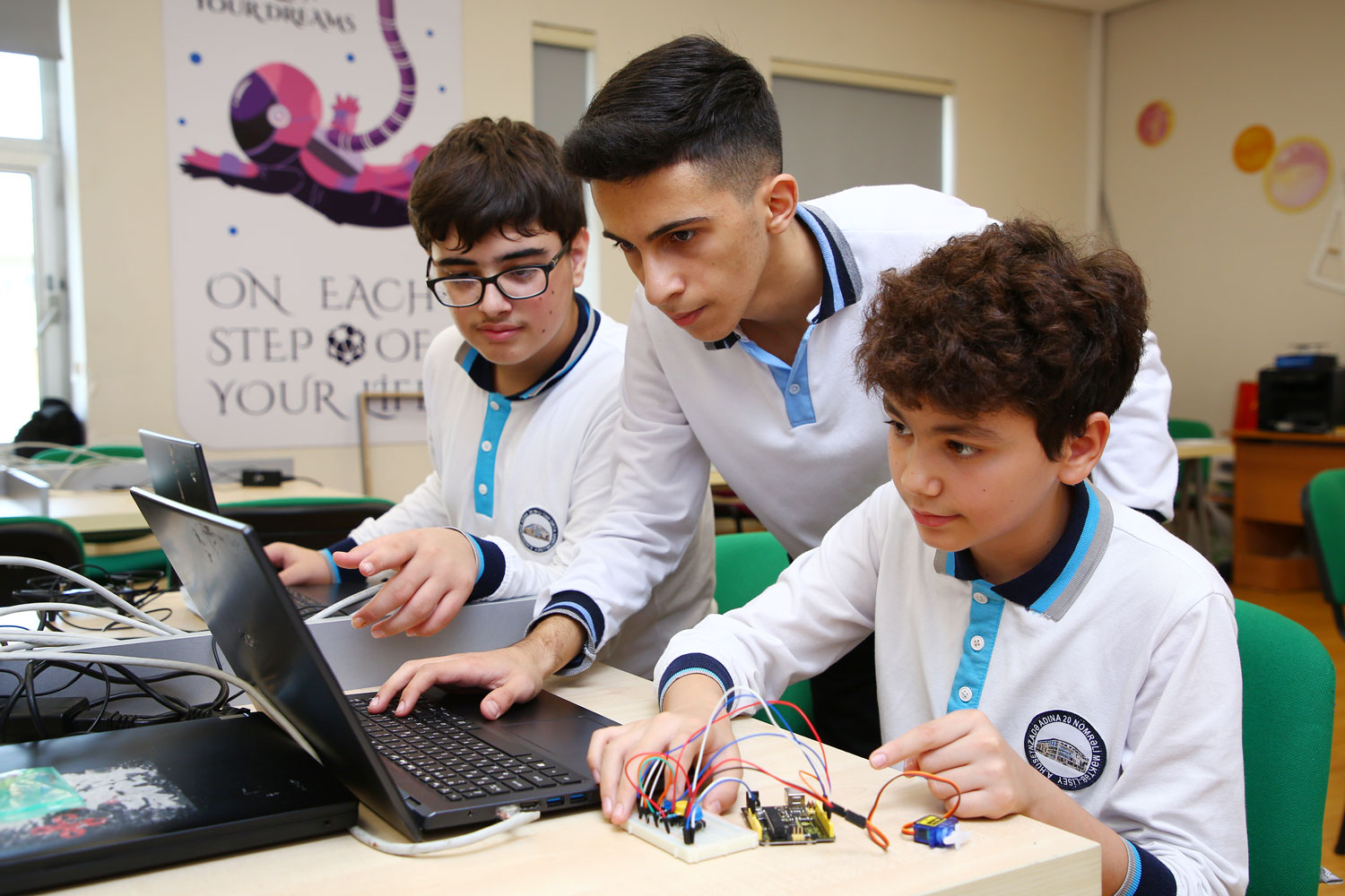 215 məktəbdə STEAM layihəsi tətbiq edilib 