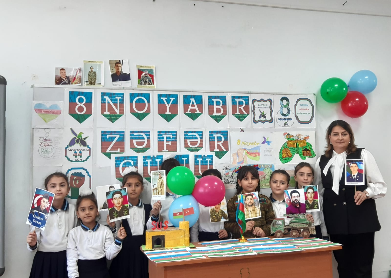 26 illik fasilədən sonra müəllim işləyən qadın