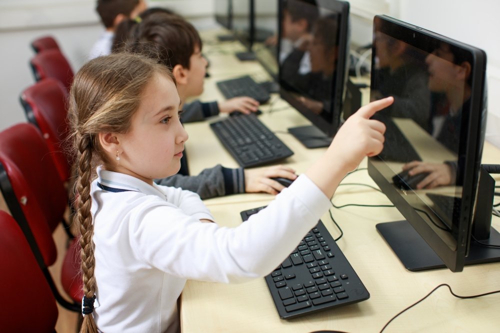 270 məktəbdə “Rəqəmsal bacarıqlar” layihəsi tətbiq olunub