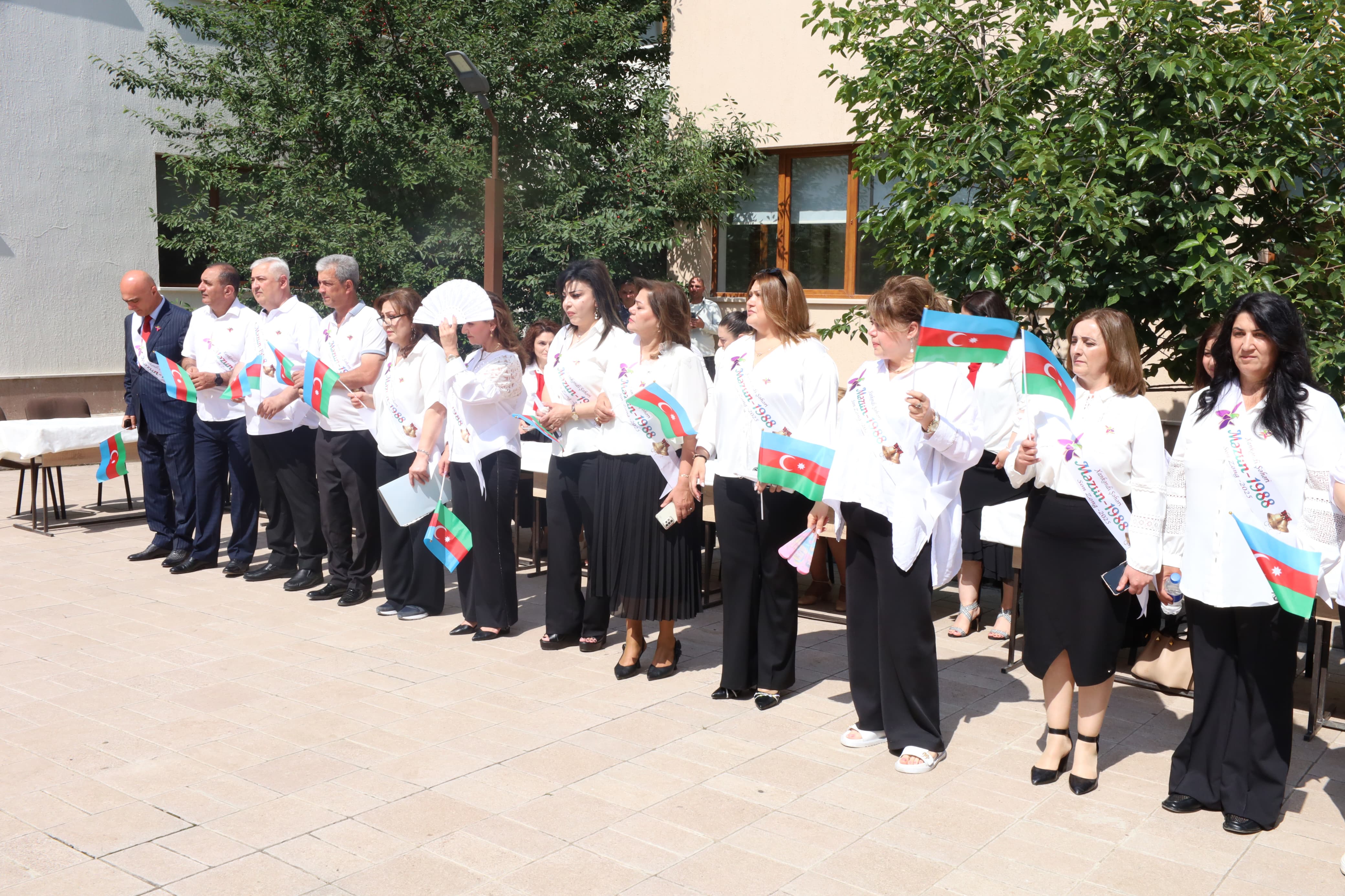 37 il sonra məzun oldular  