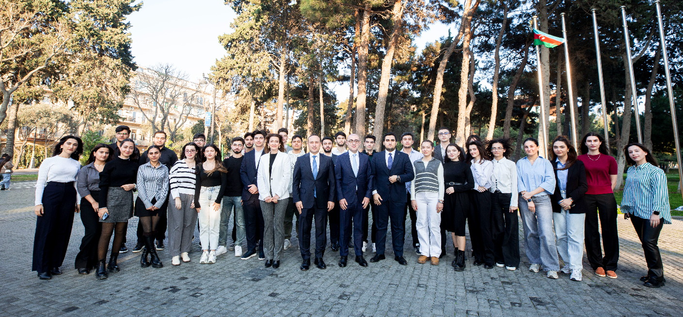 4SİM-də təcrübə keçən tələbə və könüllülərlə görüş keçirilib 