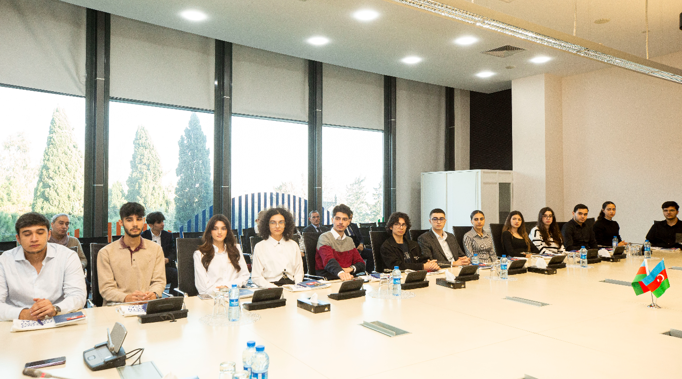 4SİM-də təcrübə keçən tələbə və könüllülərlə görüş keçirilib