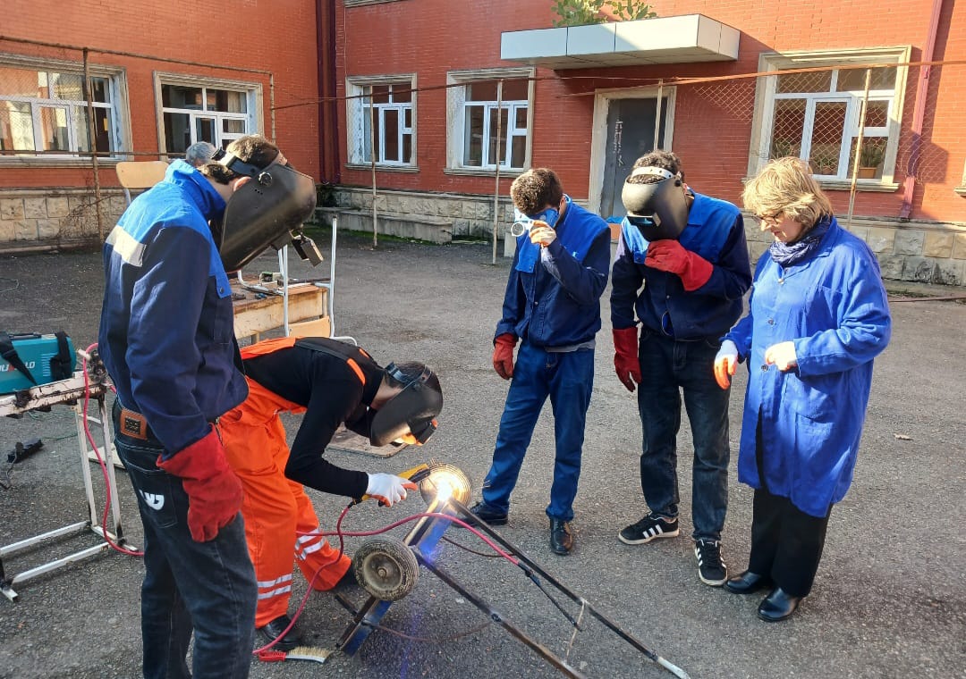 64 yaşlı qadın qaynaqçı: “Qadın hara, qaynaq hara?” deyənlər çoxdur 