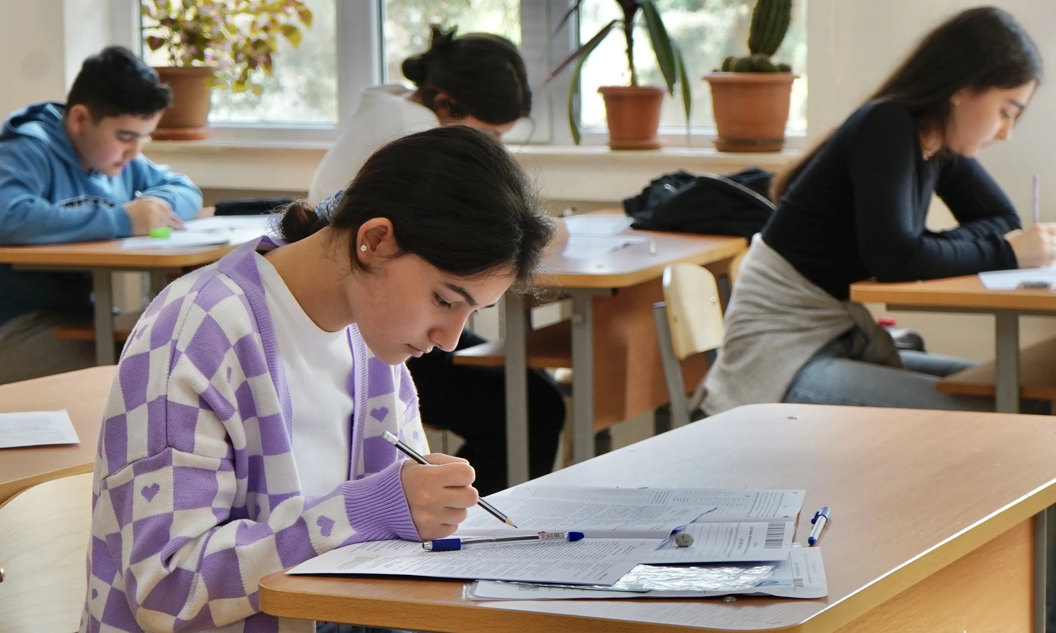 9 illik orta təhsil səviyyəsi üzrə buraxılış imtahanı keçirilib 