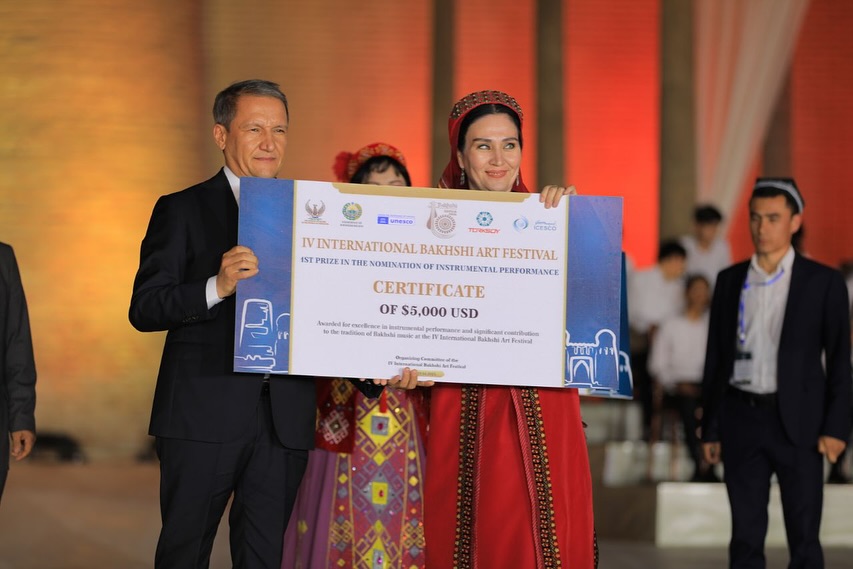 ADMİU-nun müəllimi Beynəlxalq Festivalın Qran-pri qalibi olub