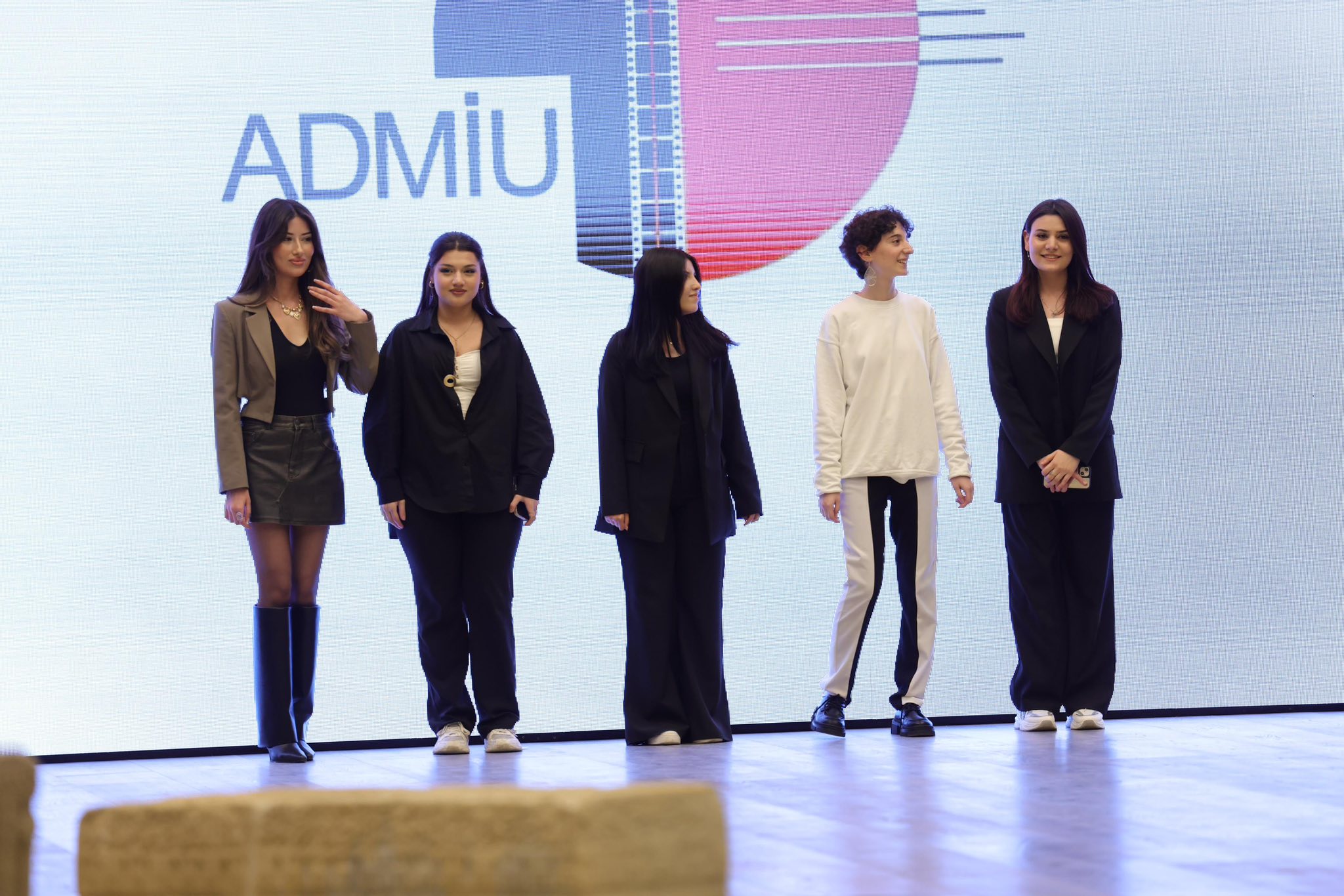 ADMİU-nun tələbələri Moda həftəsində maraqlı kolleksiya ilə çıxış ediblər