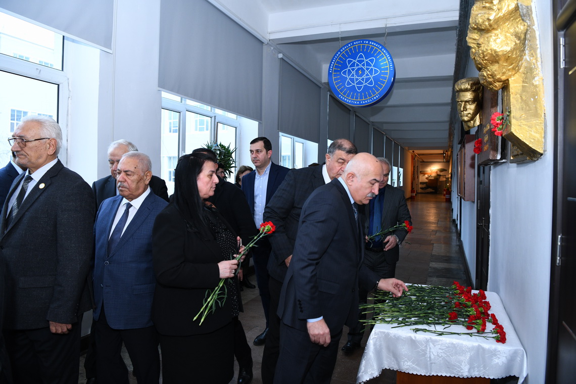 ADNSU-da 20 Yanvar şəhidlərinin xatirəsi yad edilib