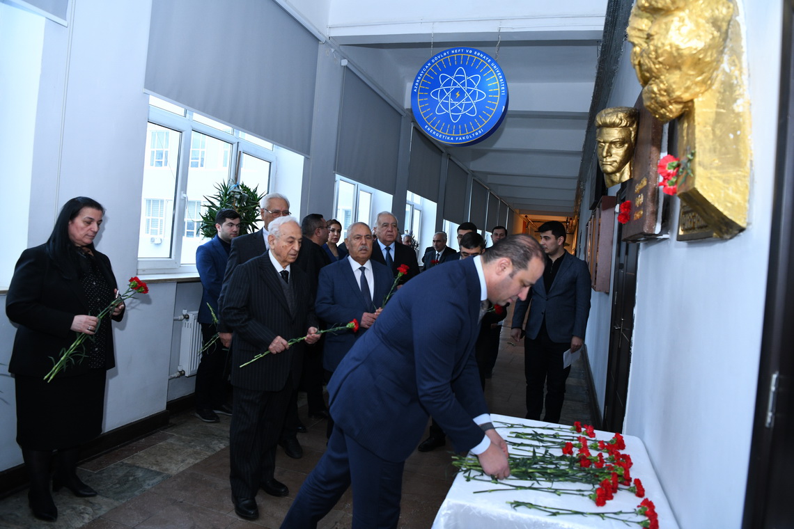 ADNSU-da 20 Yanvar şəhidlərinin xatirəsi yad edilib