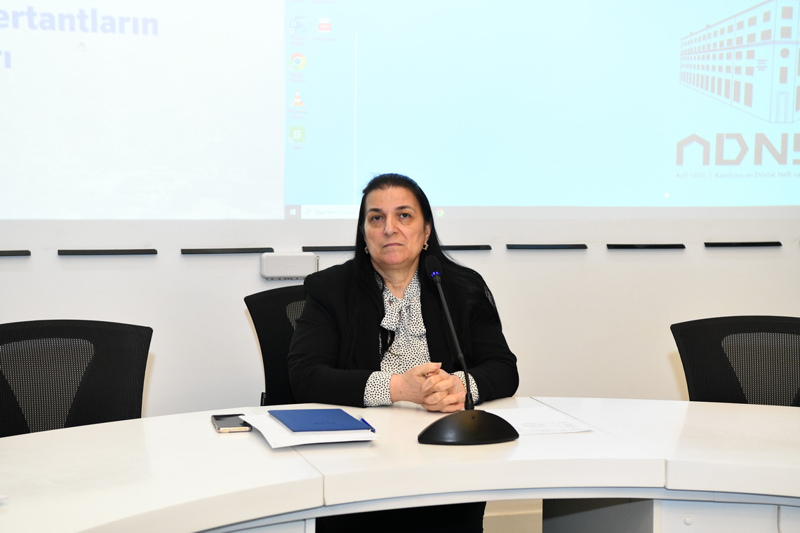 ADNSU-da doktorantların elmi seminarı keçirilib