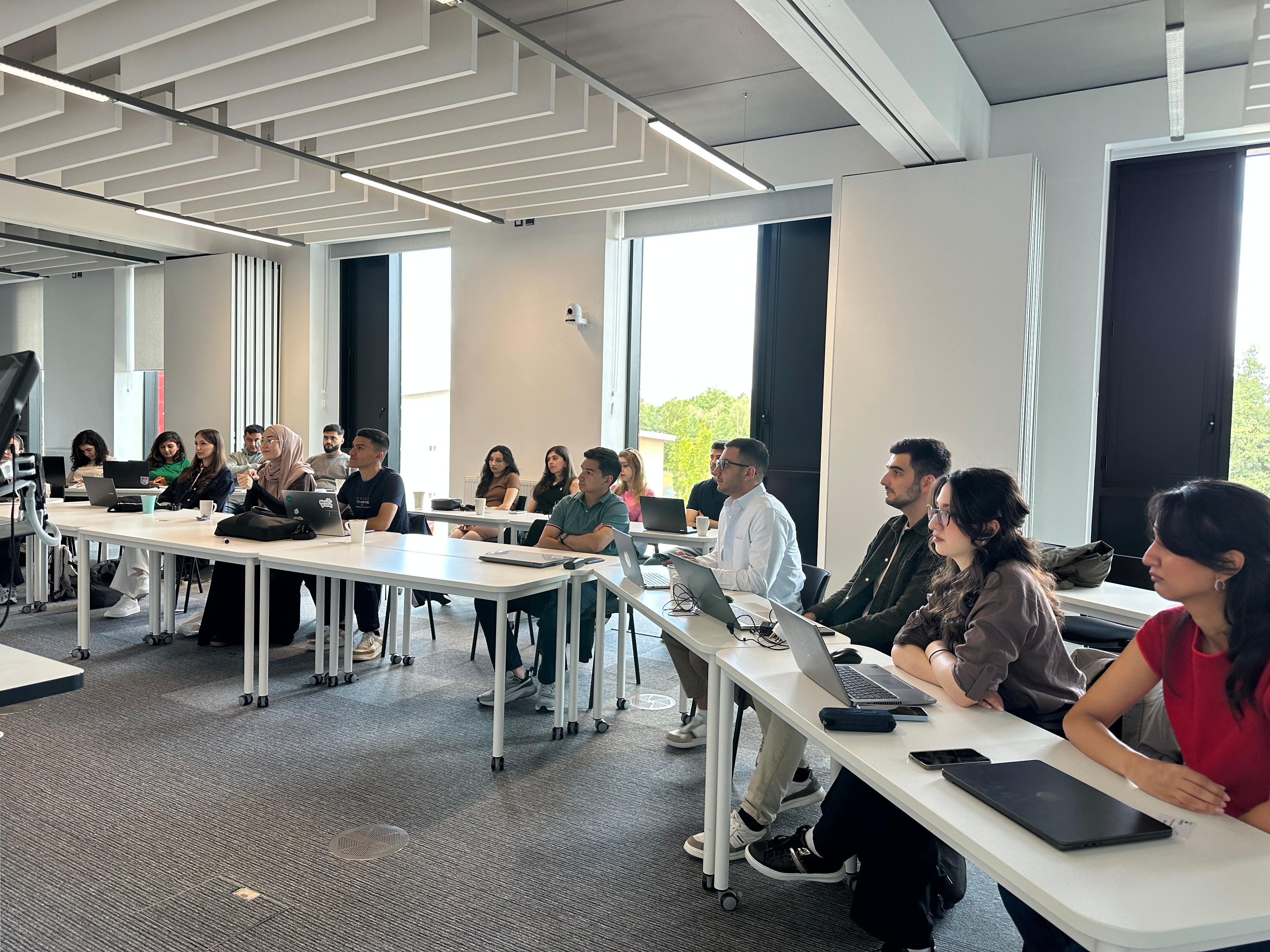 ADNSU ilə Vorvik Universiteti arasındakı ikili diplom proqramı çərçivəsində “Yay məktəbi” təşkil olunub 