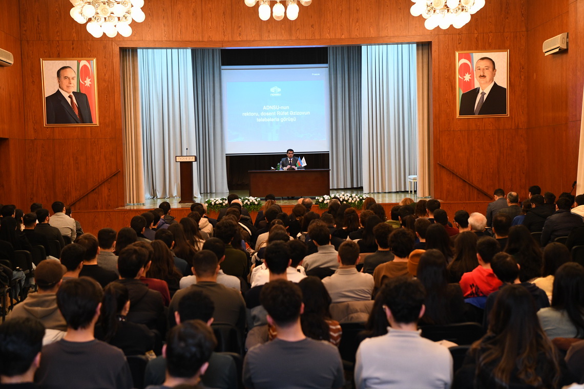 ADNSU-nun rektoru tələbələrlə görüşüb 