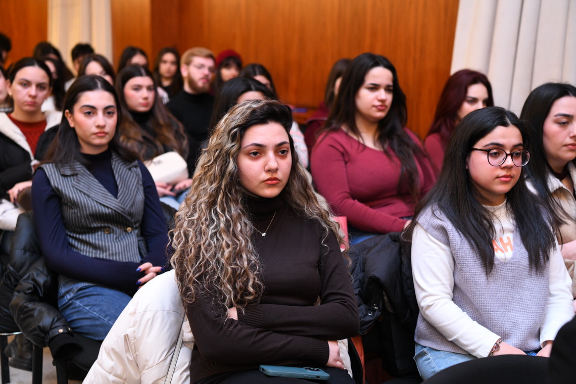 ADNSU-nun rektoru tələbələrlə görüşüb