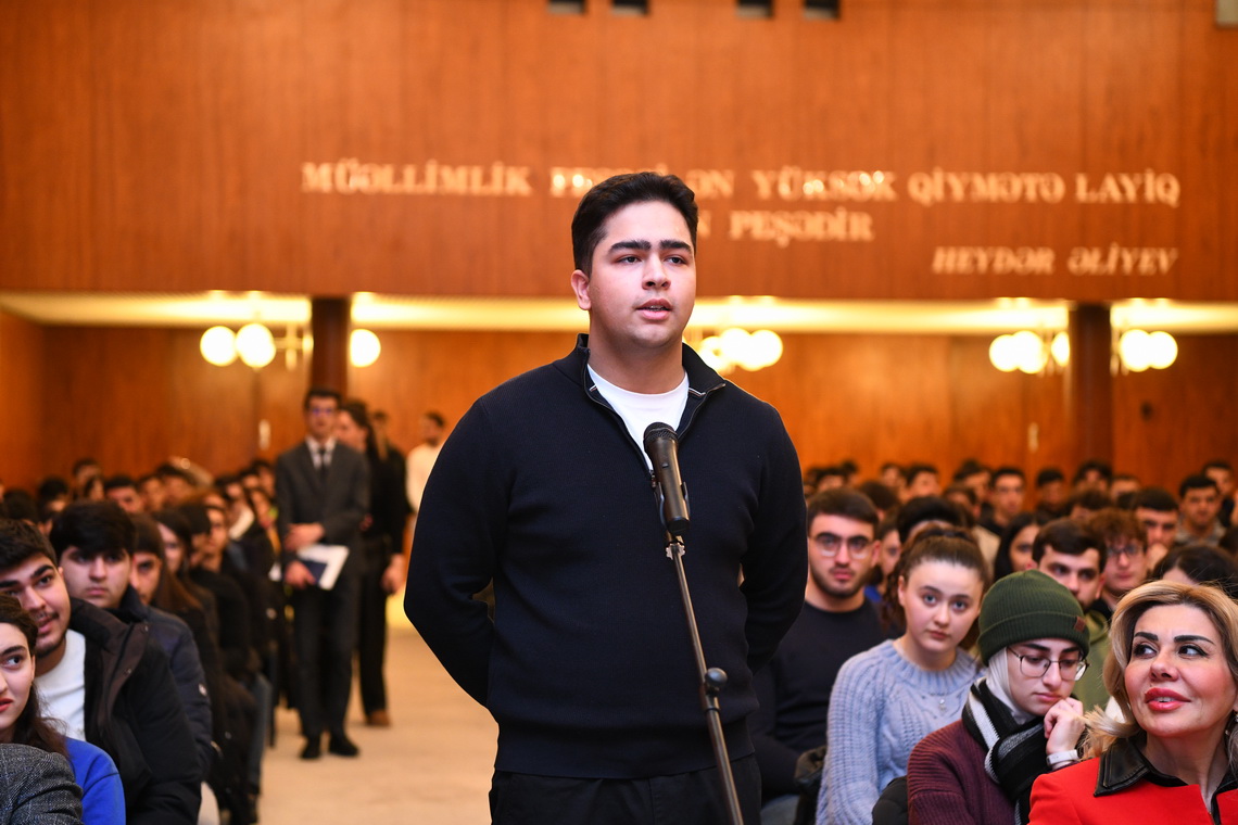 ADNSU-nun rektoru tələbələrlə görüşüb