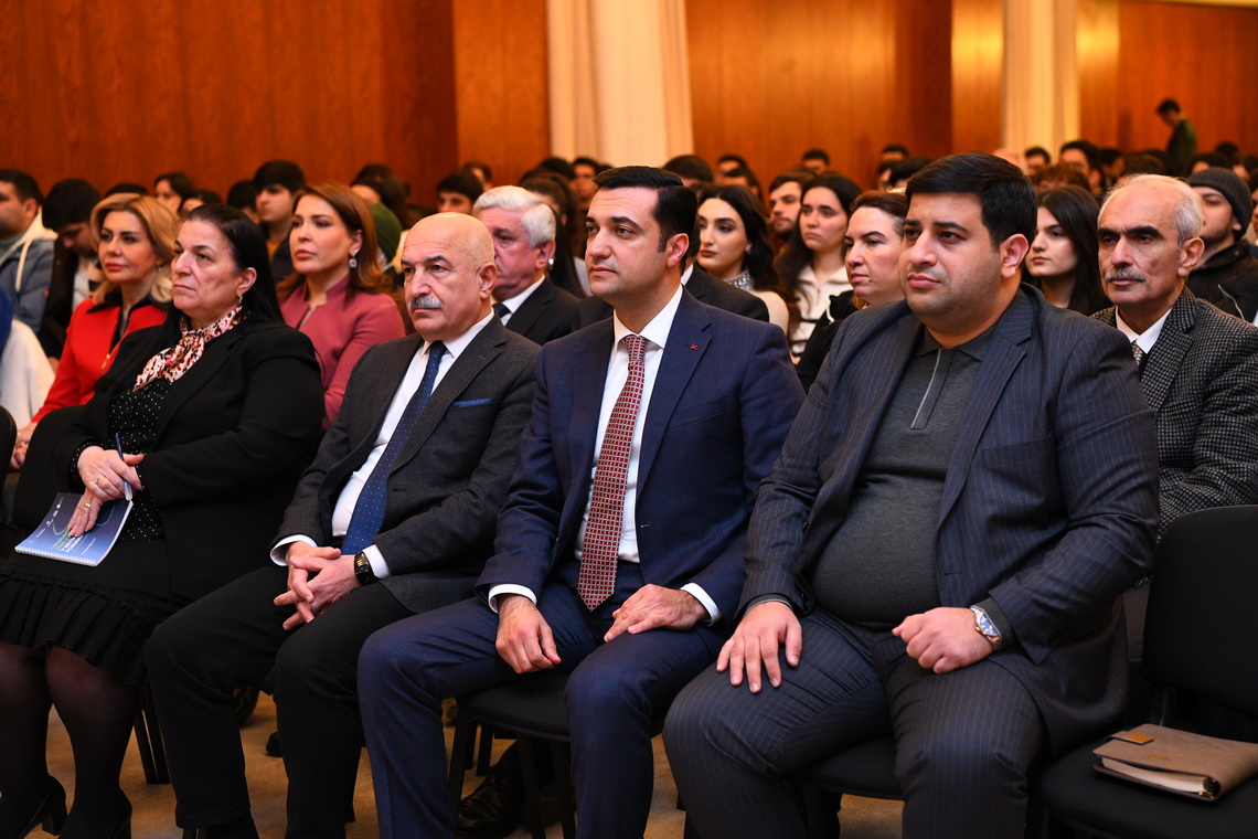 ADNSU-nun rektoru tələbələrlə görüşüb