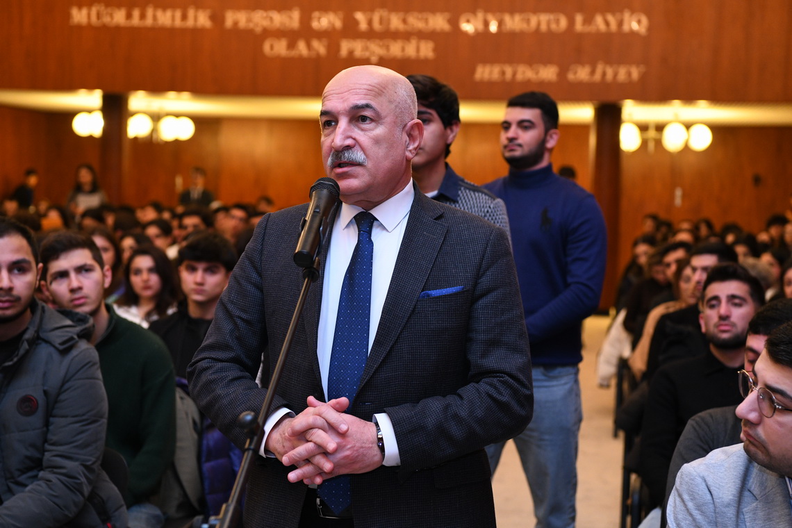 ADNSU-nun rektoru tələbələrlə görüşüb