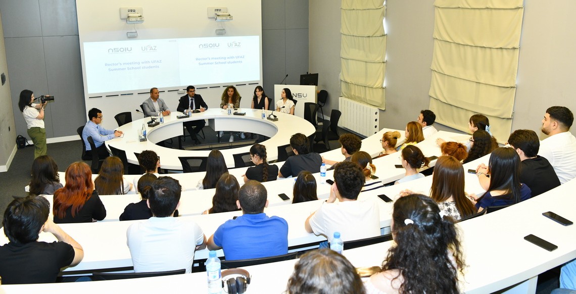 ADNSU-nun rektoru Yay məktəbinin tələbələri ilə görüşüb 