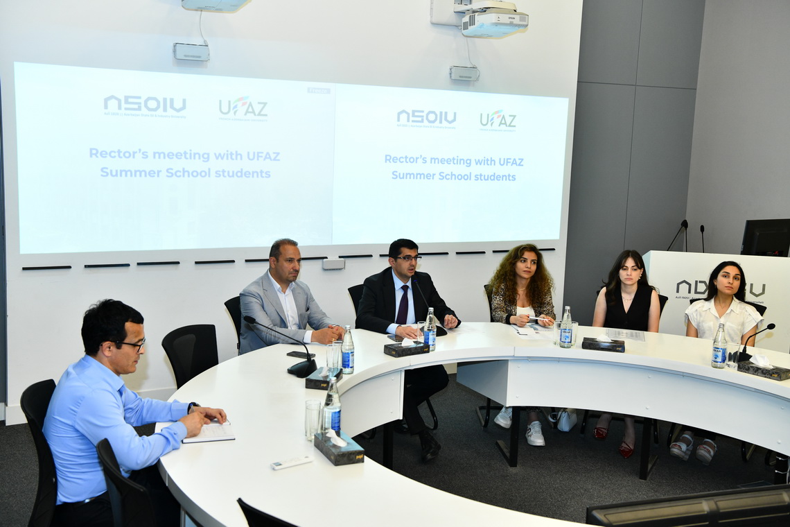 ADNSU-nun rektoru Yay məktəbinin tələbələri ilə görüşüb