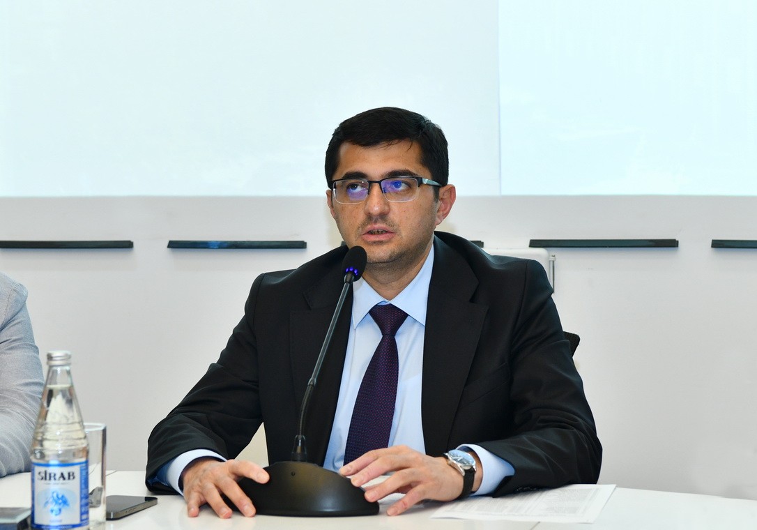 ADNSU-nun rektoru Yay məktəbinin tələbələri ilə görüşüb