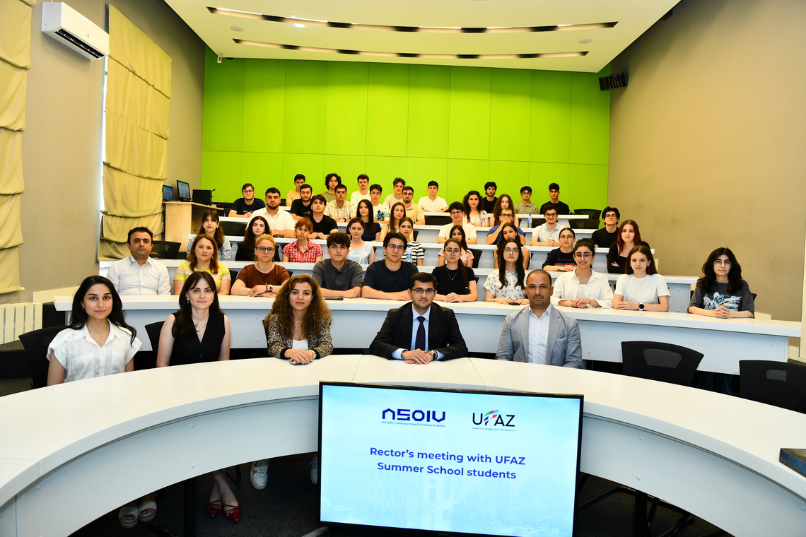 ADNSU-nun rektoru Yay məktəbinin tələbələri ilə görüşüb