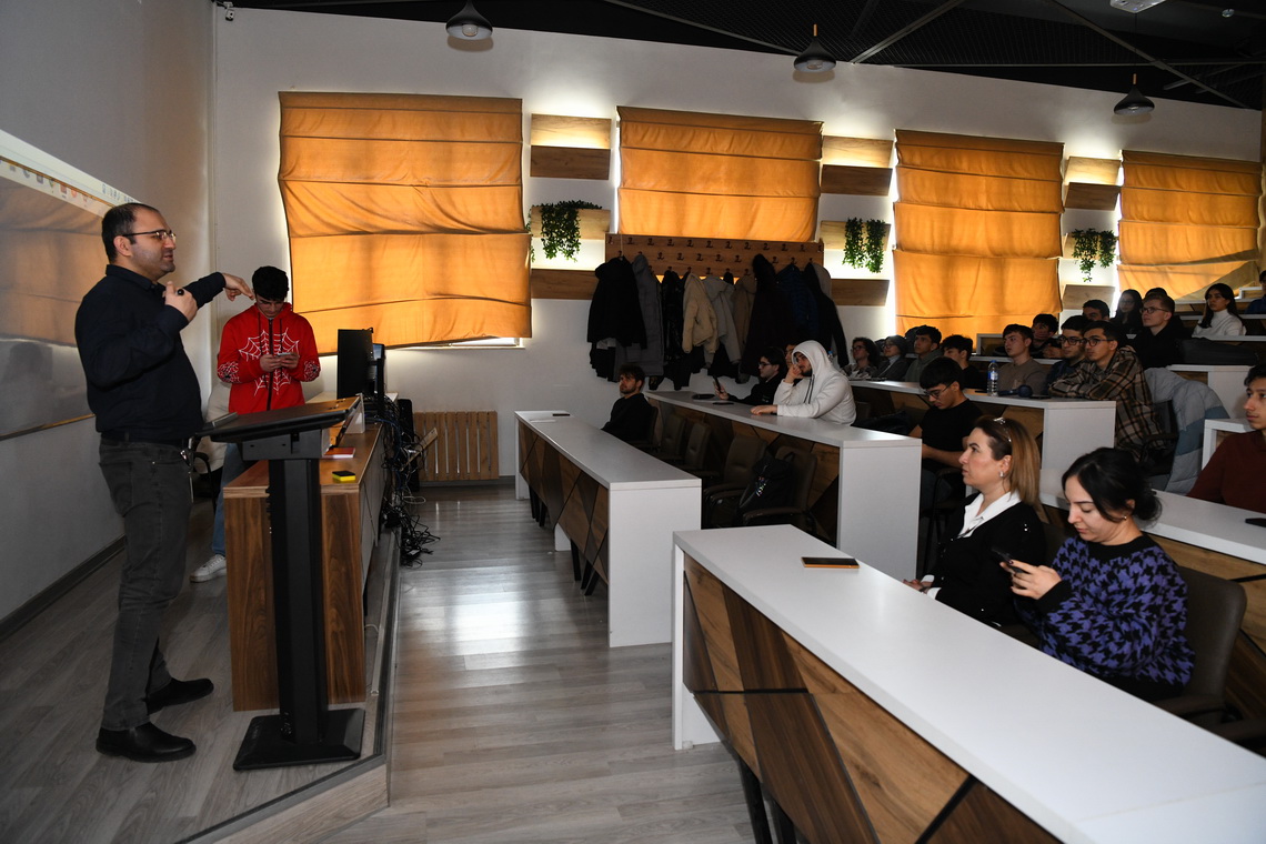 ADNSU-nun SABAH qruplarının tələbələrinə kibertəhlükəsizlik mövzusunda təlim keçirilib 