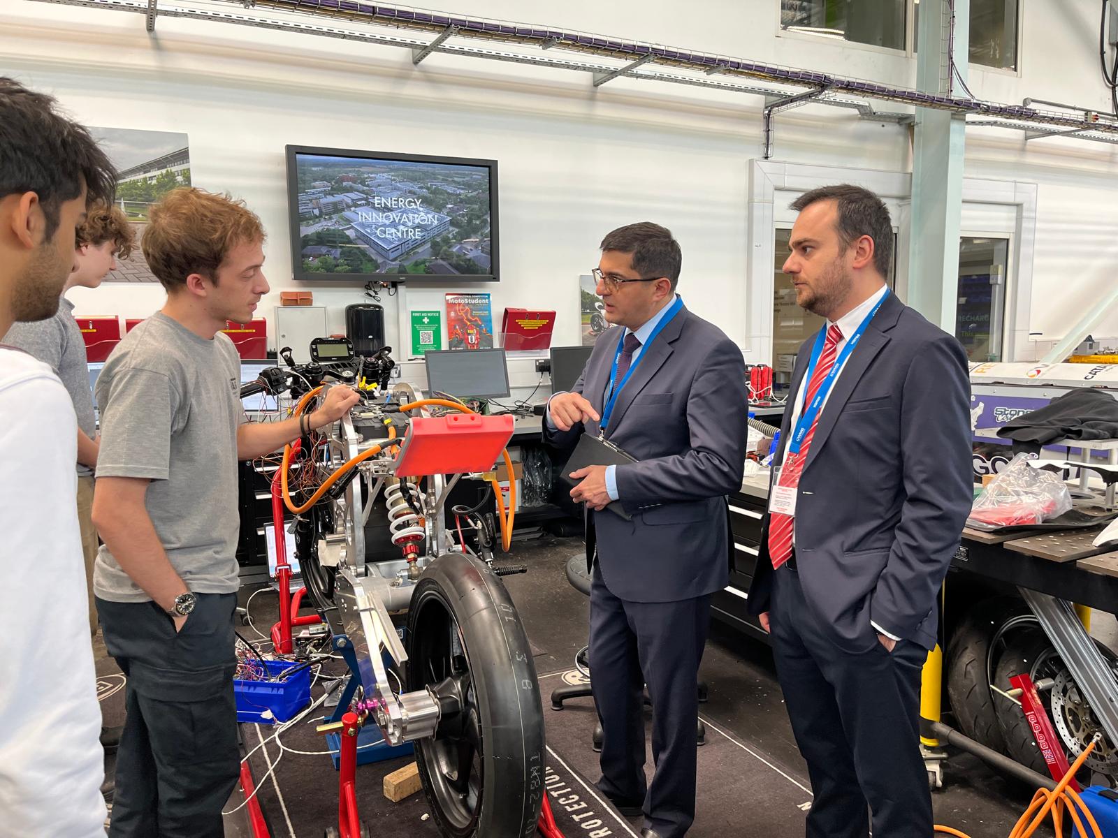 ADNSU rəhbərliyi Vorvik Universitetində tədqiqat mərkəzləri ilə tanış olub