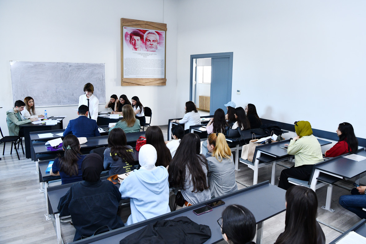 ADNSU tələbələri ekoloji debatda bilik və bacarıqlarını sınayıblar