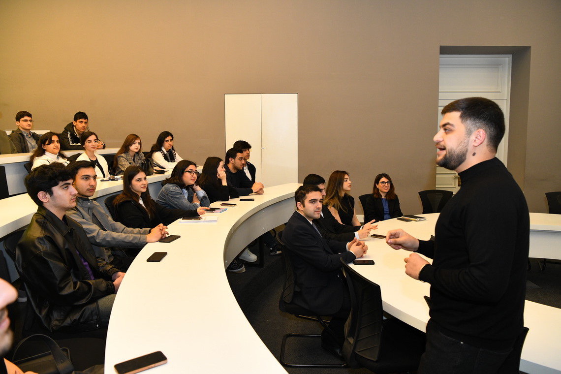 ADNSU tələbələri üçün “Effektiv kommunikasiya” mövzusunda təlim keçirilib
