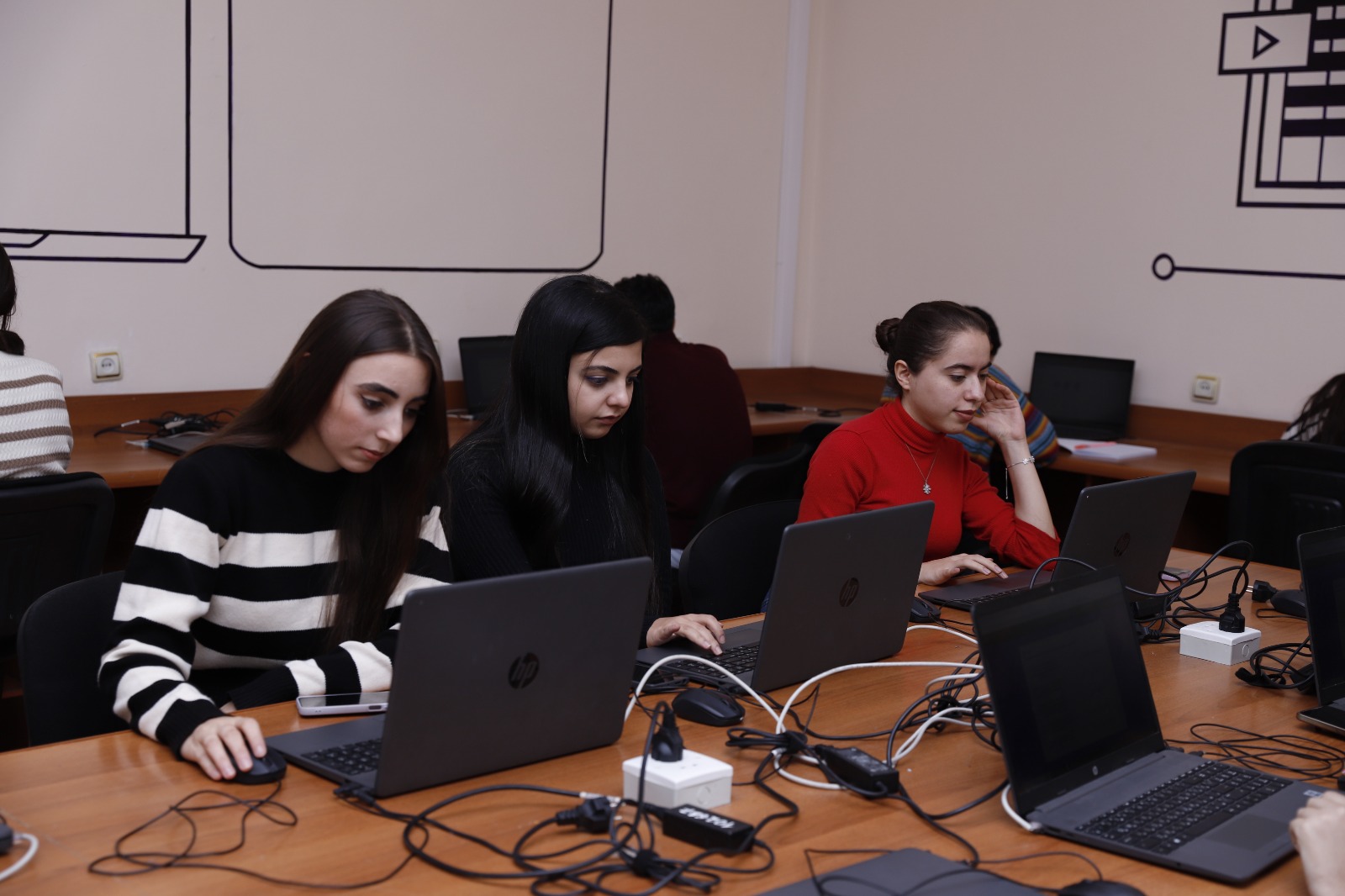 ADPU-da "Code for Future" layihəsinin payız semestri yekunlaşıb