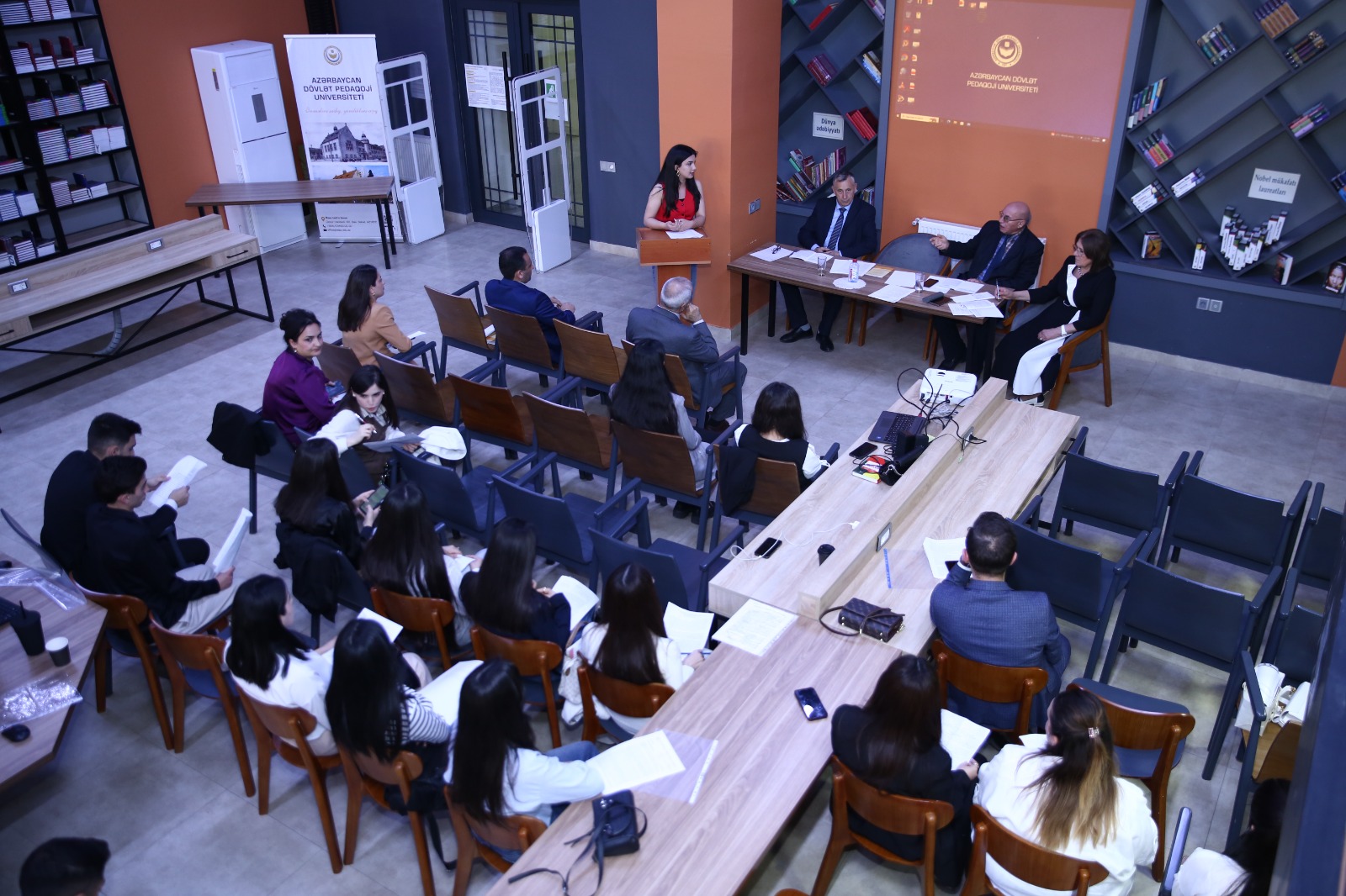 ADPU-da elmi müzakirələr başladı – Rekord sayda iştirakçı qeydə alınıb