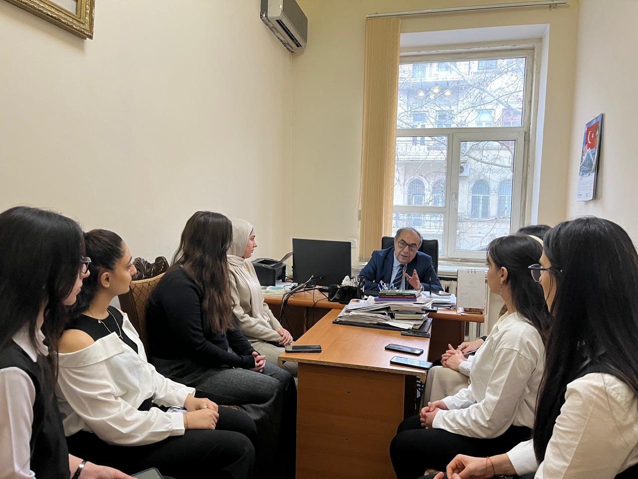 ADPU-da "Şagirdə Tələbə Dəstəyi” göstərənlər təltif olunub 