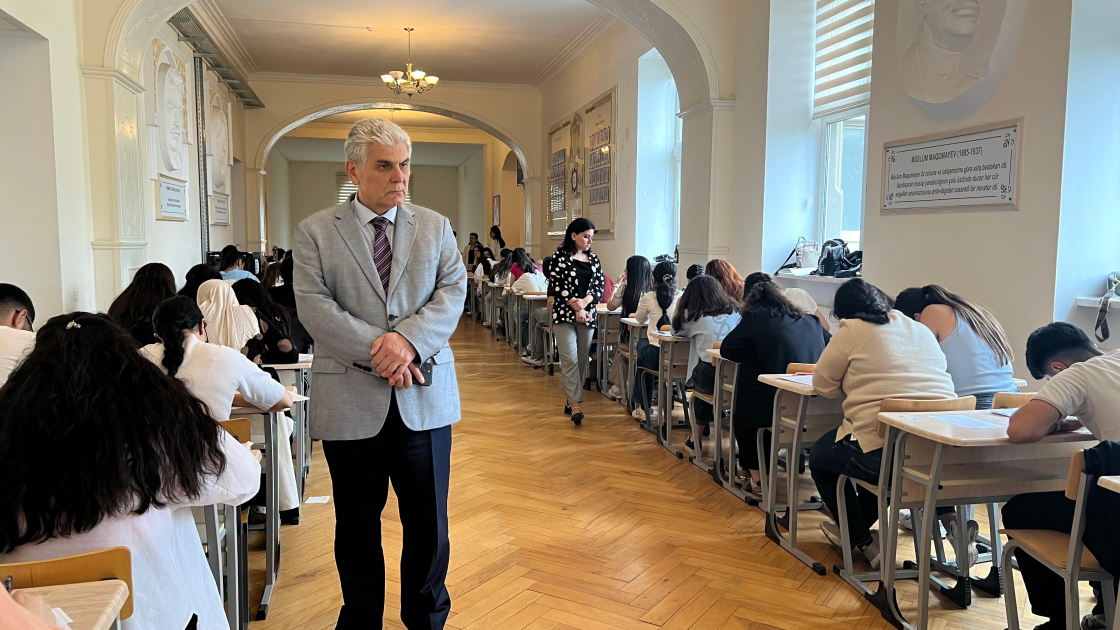 ADPU-nun rektoru imtahanların gedişi ilə tanış olub