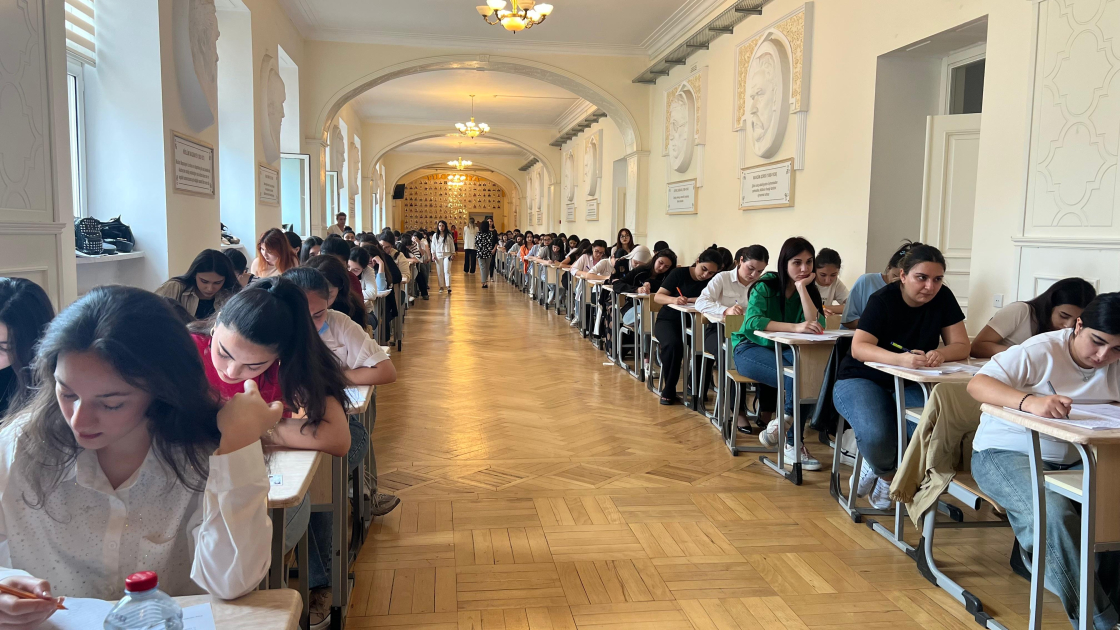 ADPU-nun rektoru imtahanların gedişi ilə tanış olub