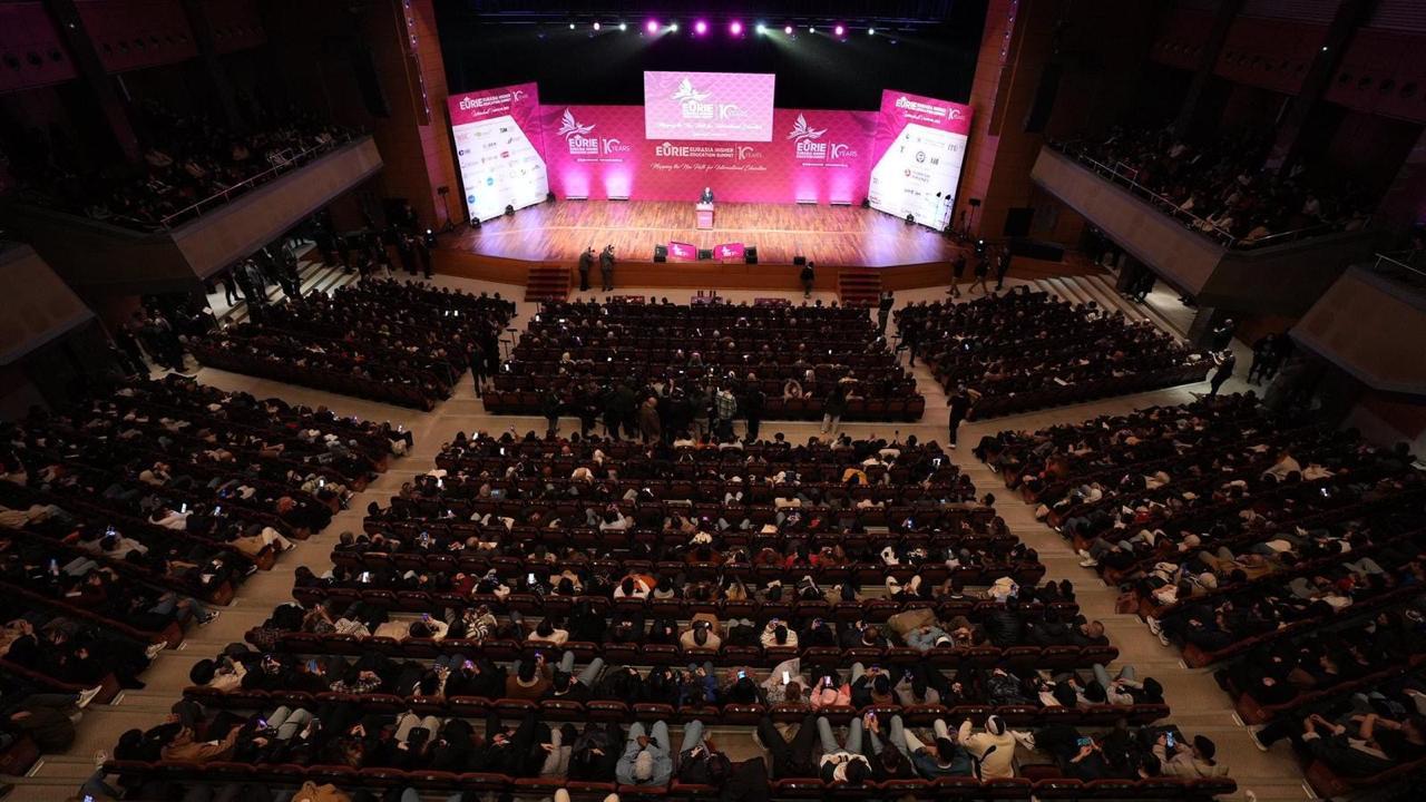 ADPU-nun rektoru X Avrasiya Ali Təhsil Zirvəsində iştirak edib 