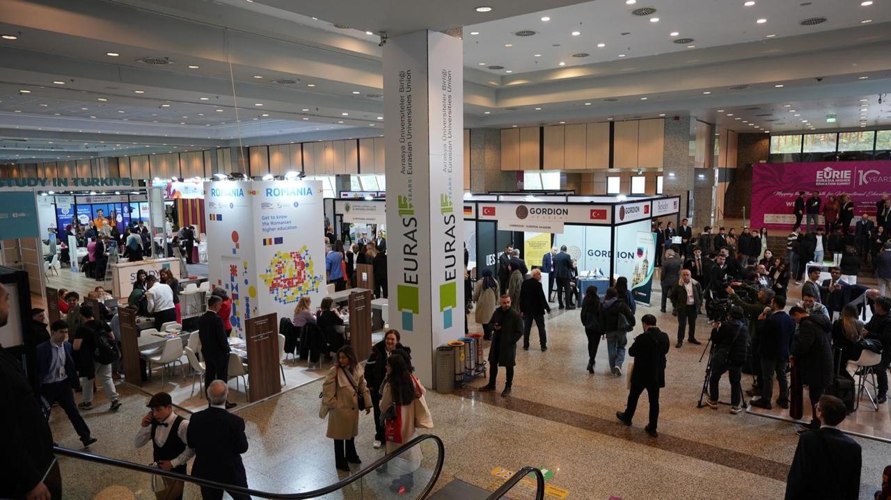 ADPU-nun rektoru X Avrasiya Ali Təhsil Zirvəsində iştirak edib