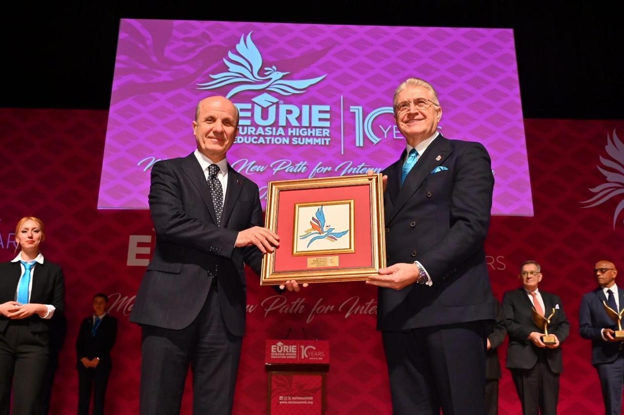 ADPU-nun rektoru X Avrasiya Ali Təhsil Zirvəsində iştirak edib
