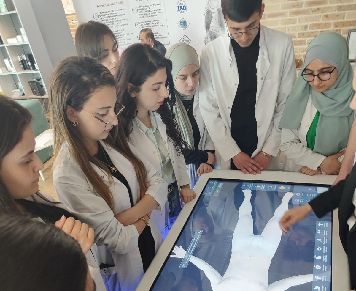 ADPU tələbələri “Piroqov” interaktiv cihazı ilə tanış olublar