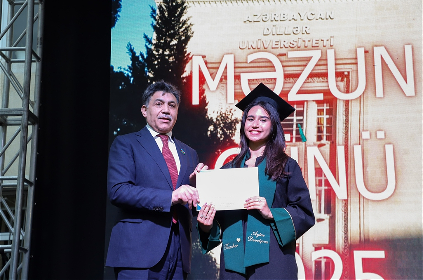 ADU-da “Məzun günü” keçirilib