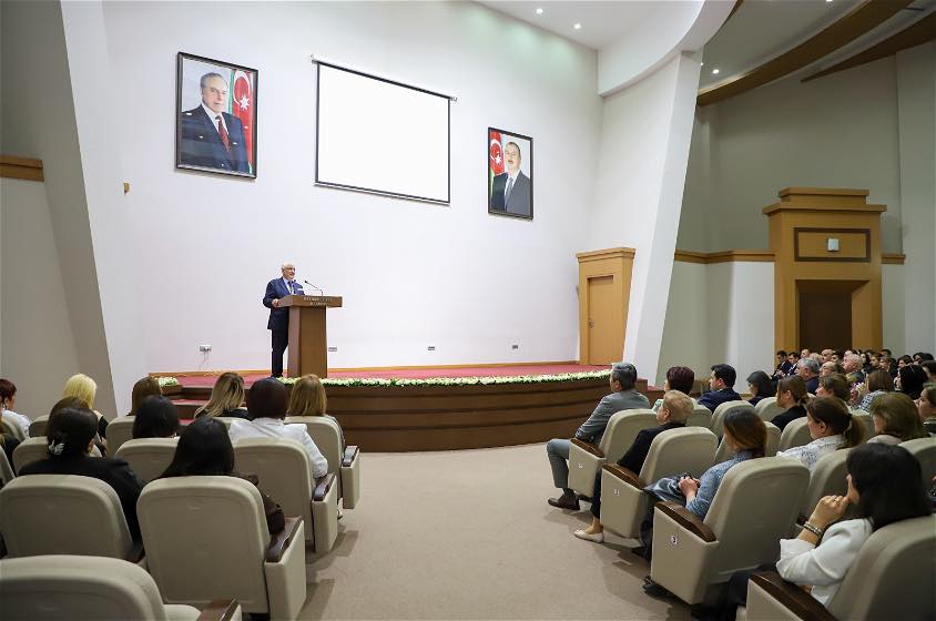ADU məzunlarının professionallıq və peşə vərdişlərinin təkmilləşdirilməsi konfransı keçirilib 