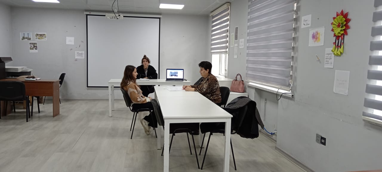 Ağcabədidə imtahan həyəcanı: valideyni ilə gələnlər, dua edənlər, qaydaları pozanlar… – REPORTAJ