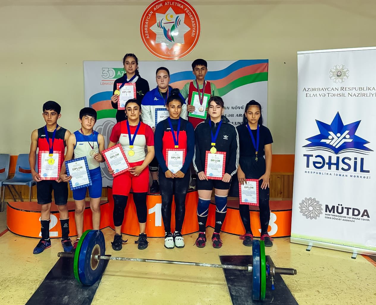 Ağır atletika üzrə respublika birinciliyi baş tutub