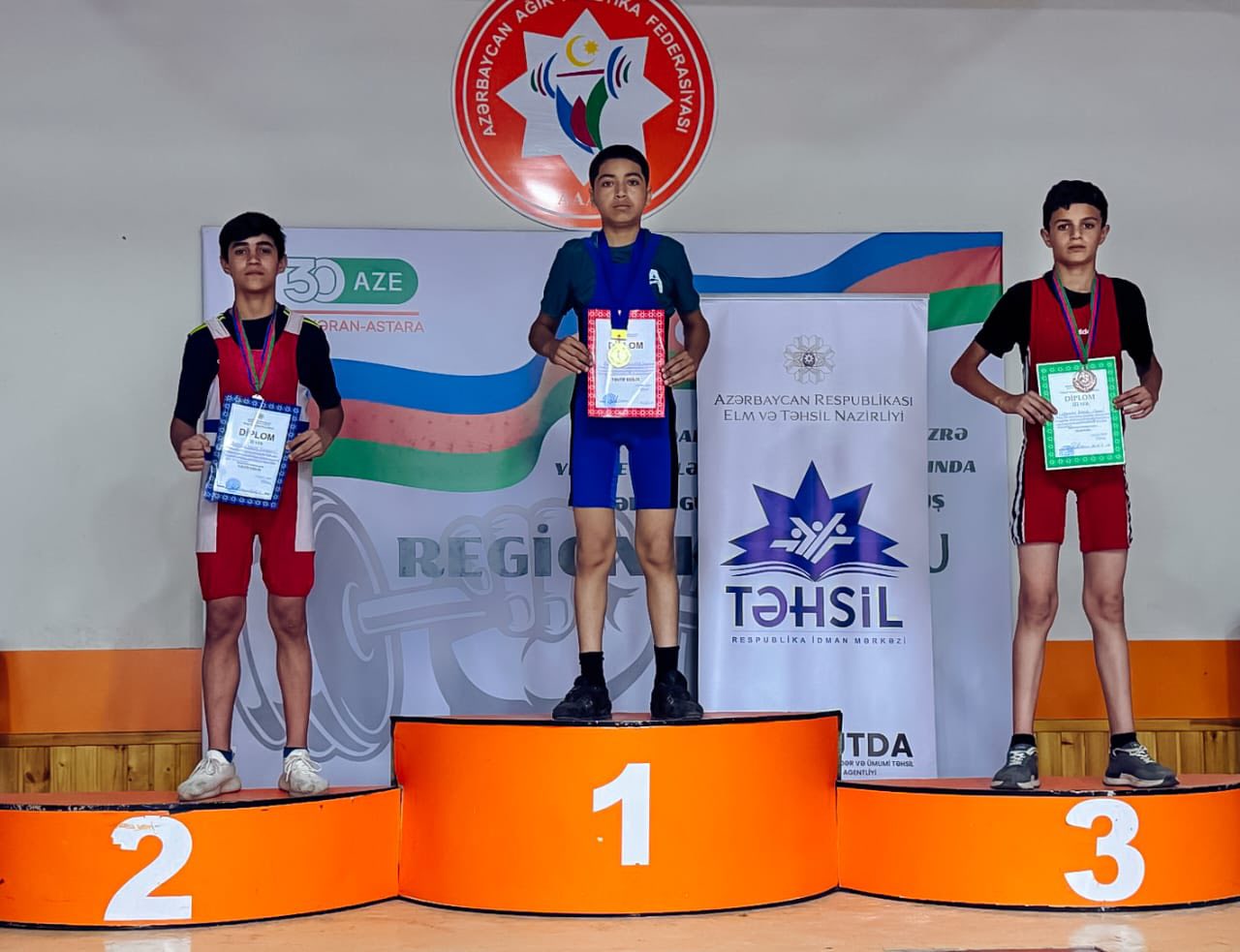 Ağır atletika üzrə respublika birinciliyi baş tutub