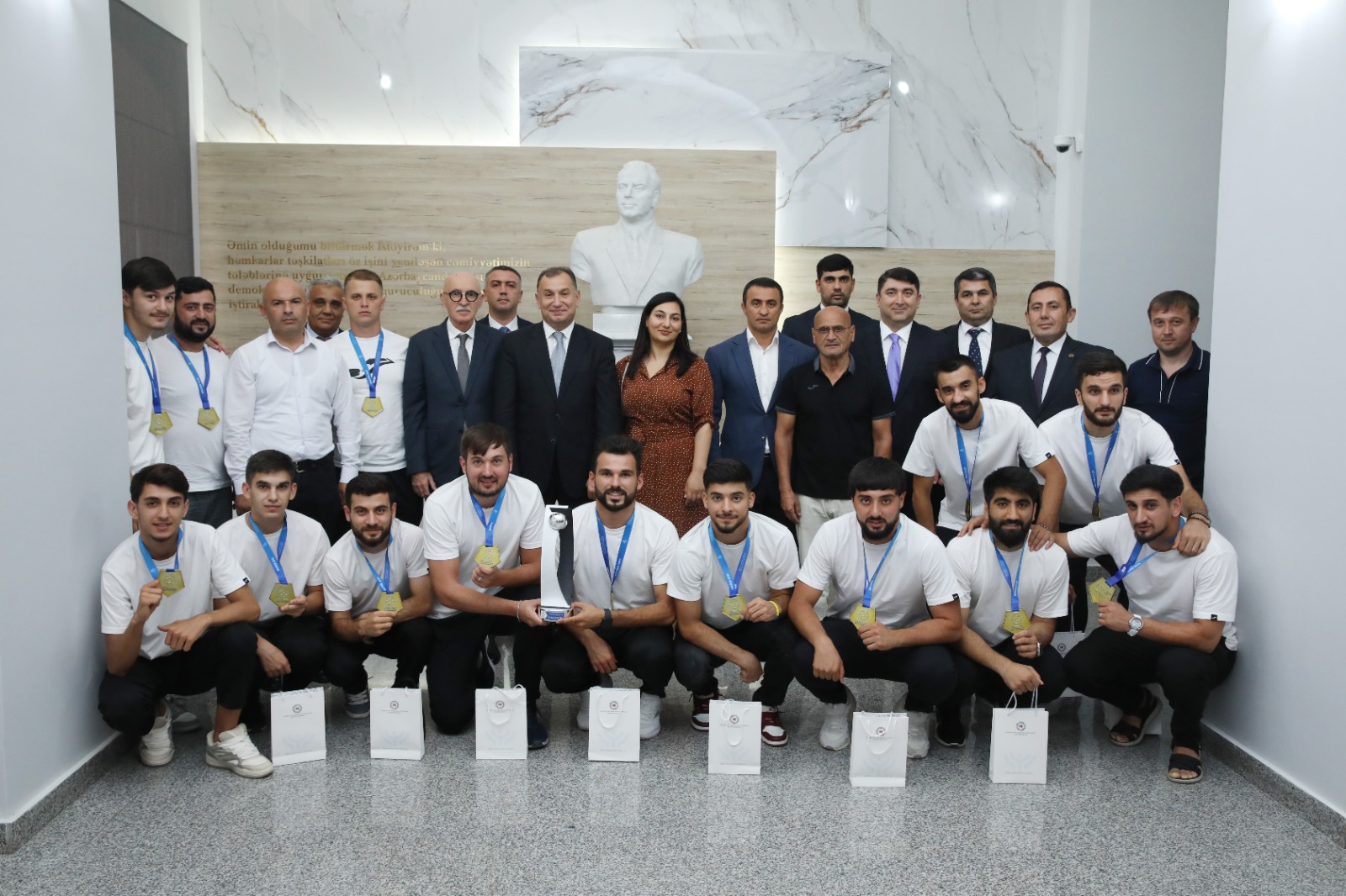 AHİK-də qalib futzal komandasının heyəti ilə görüş keçirilib