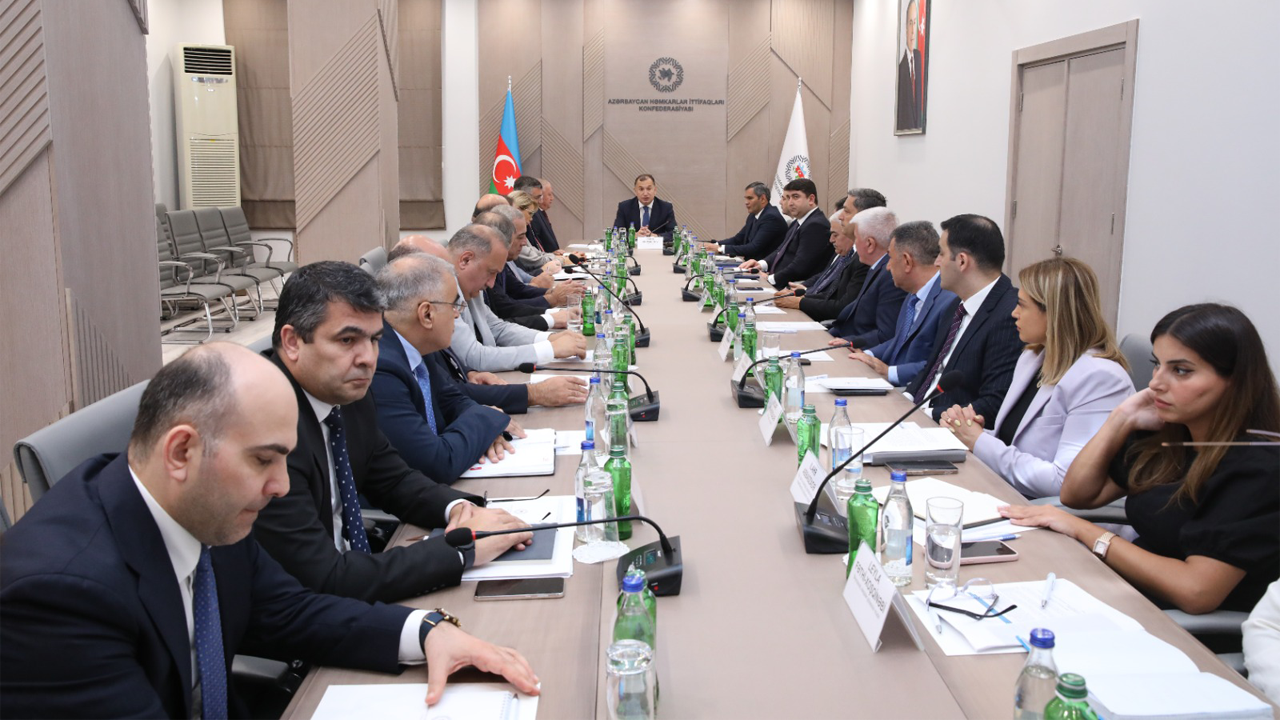 AHİK-in üzv təşkilatı ETİHİ-nin hesabat təqdimatı dinlənilib