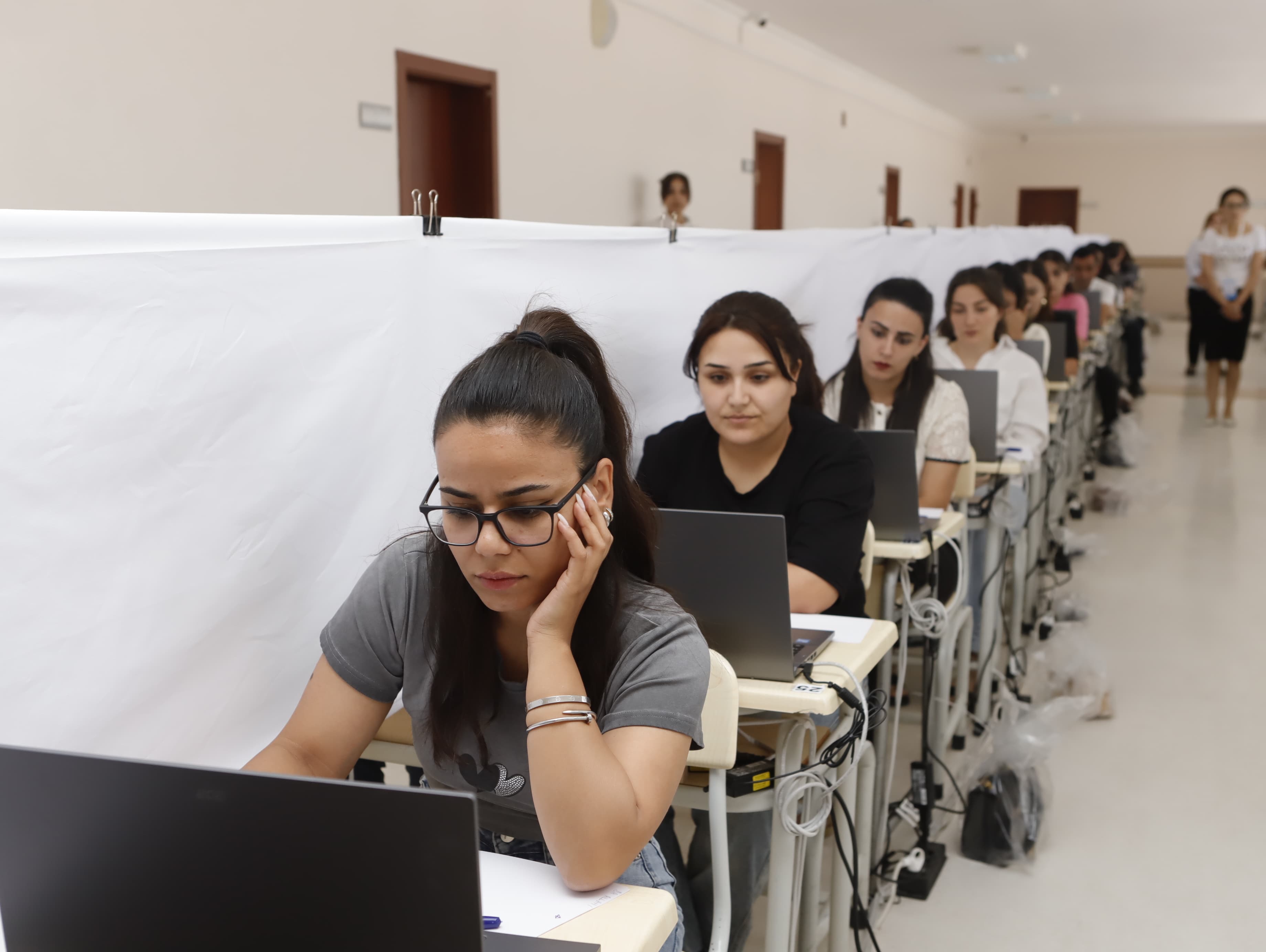 Ali Məclisin deputatları Naxçıvanda sertifikatlaşdırma prosesini izləyiblər