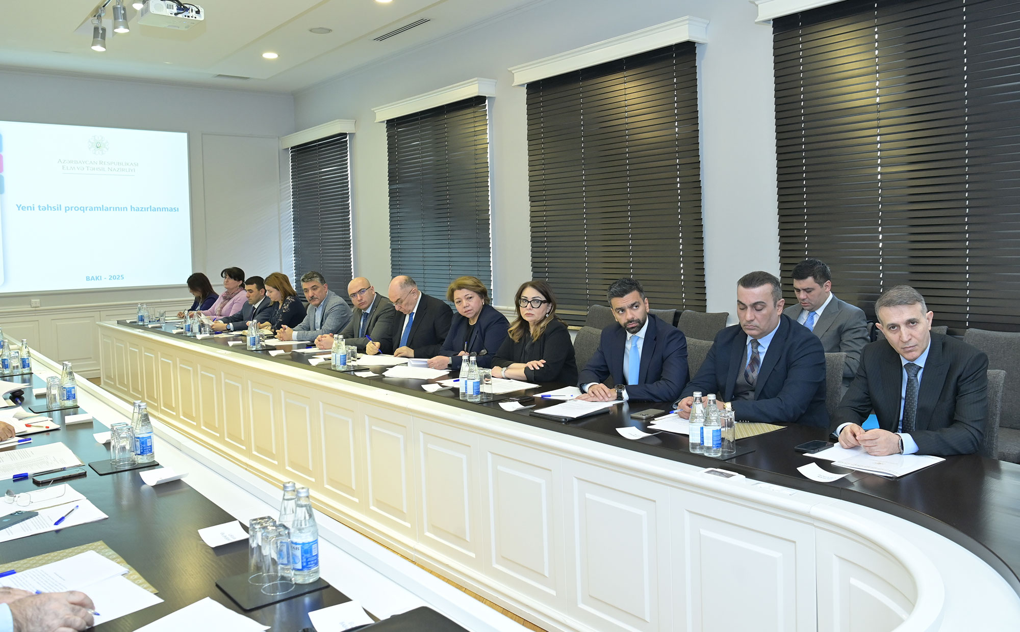 Ali təhsil proqramları yenidən hazırlanır