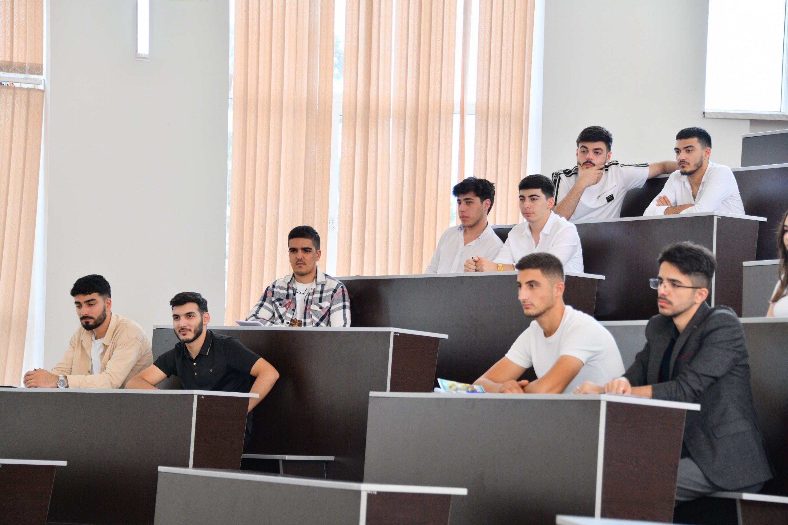 Ali təhsil proqramlarında nələr dəyişdirilməlidir? 