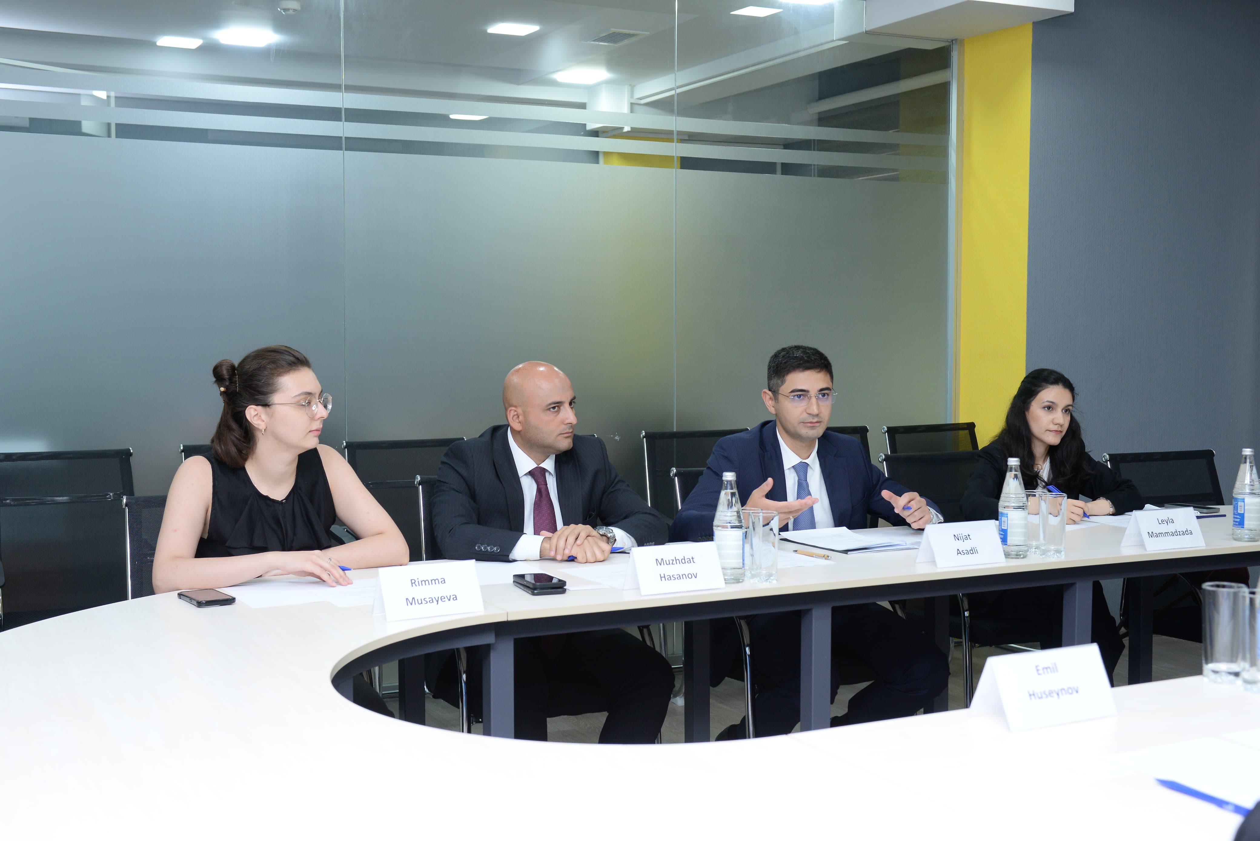 Ali təhsildə “LinkedIn”dən istifadə imkanlarının artırılması müzakirə edilib