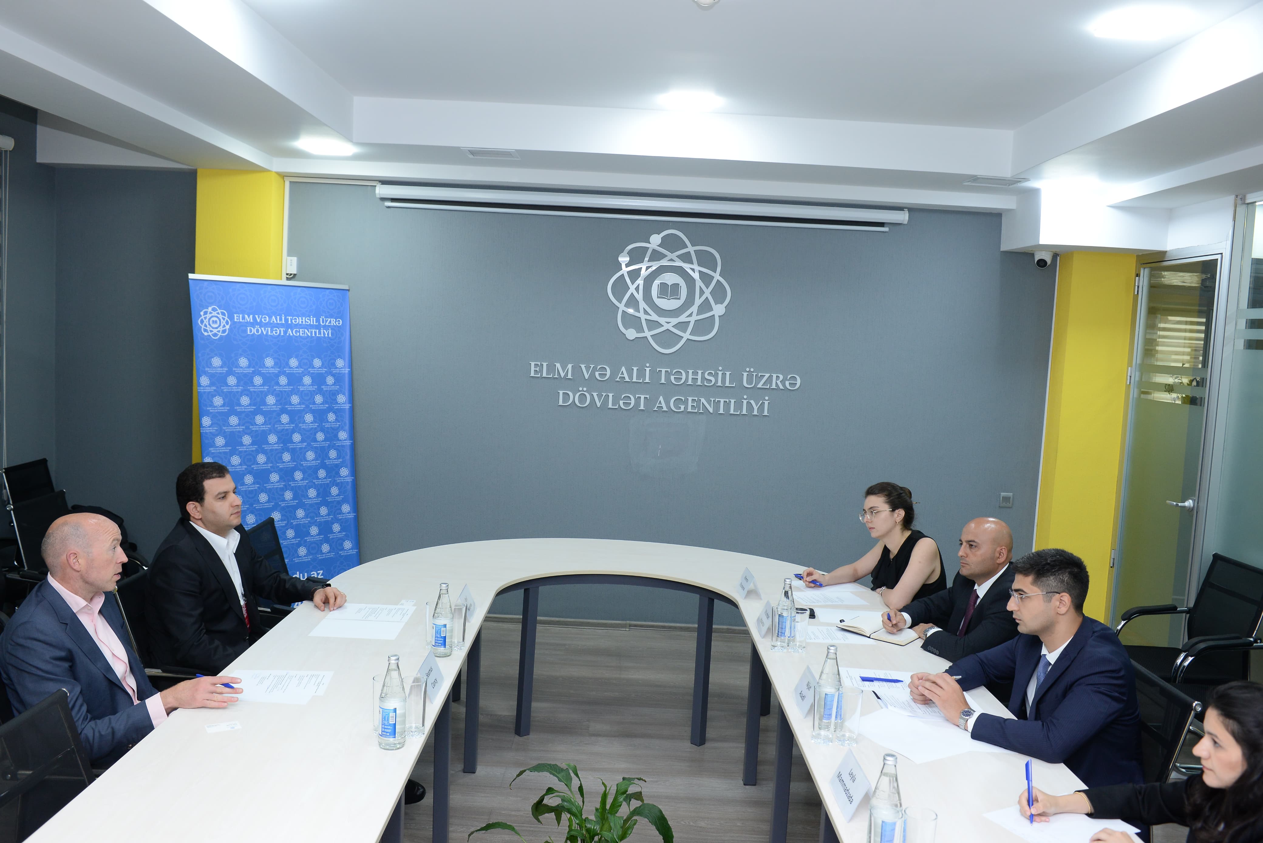 Ali təhsildə “LinkedIn”dən istifadə imkanlarının artırılması müzakirə edilib